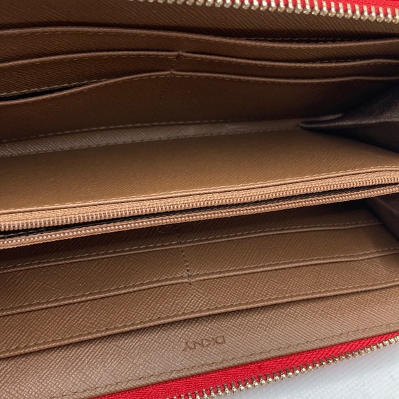 DKNY - RED QUILTED LEATHER ZIPPER CLOSE WALLET - Picture 4 of 5